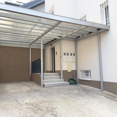 Luxurious And Cosy Brick Apartment - Free Private Parking Sarajevo Bagian luar foto