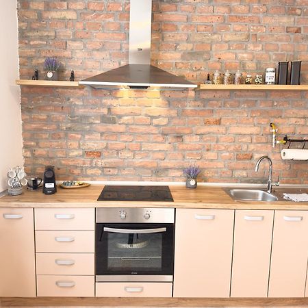 Luxurious And Cosy Brick Apartment - Free Private Parking Sarajevo Bagian luar foto