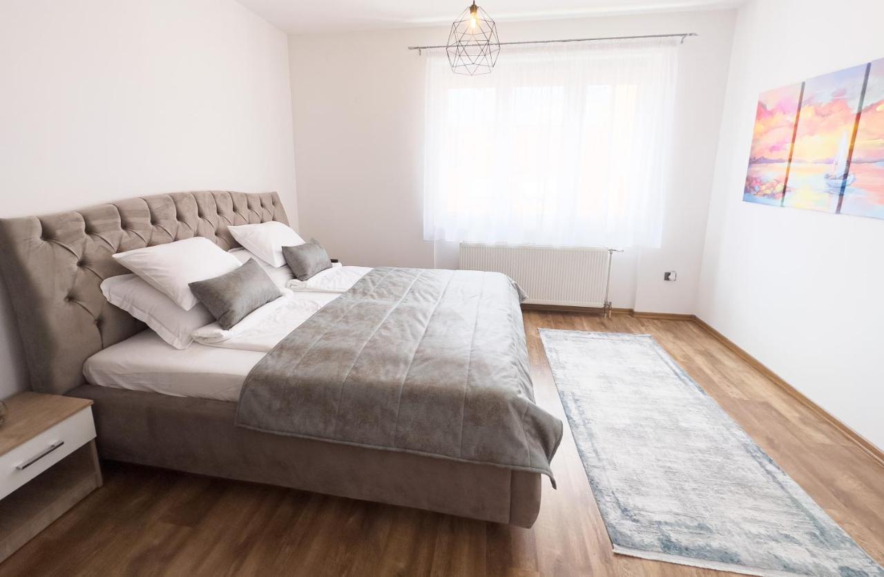 Luxurious And Cosy Brick Apartment - Free Private Parking Sarajevo Bagian luar foto