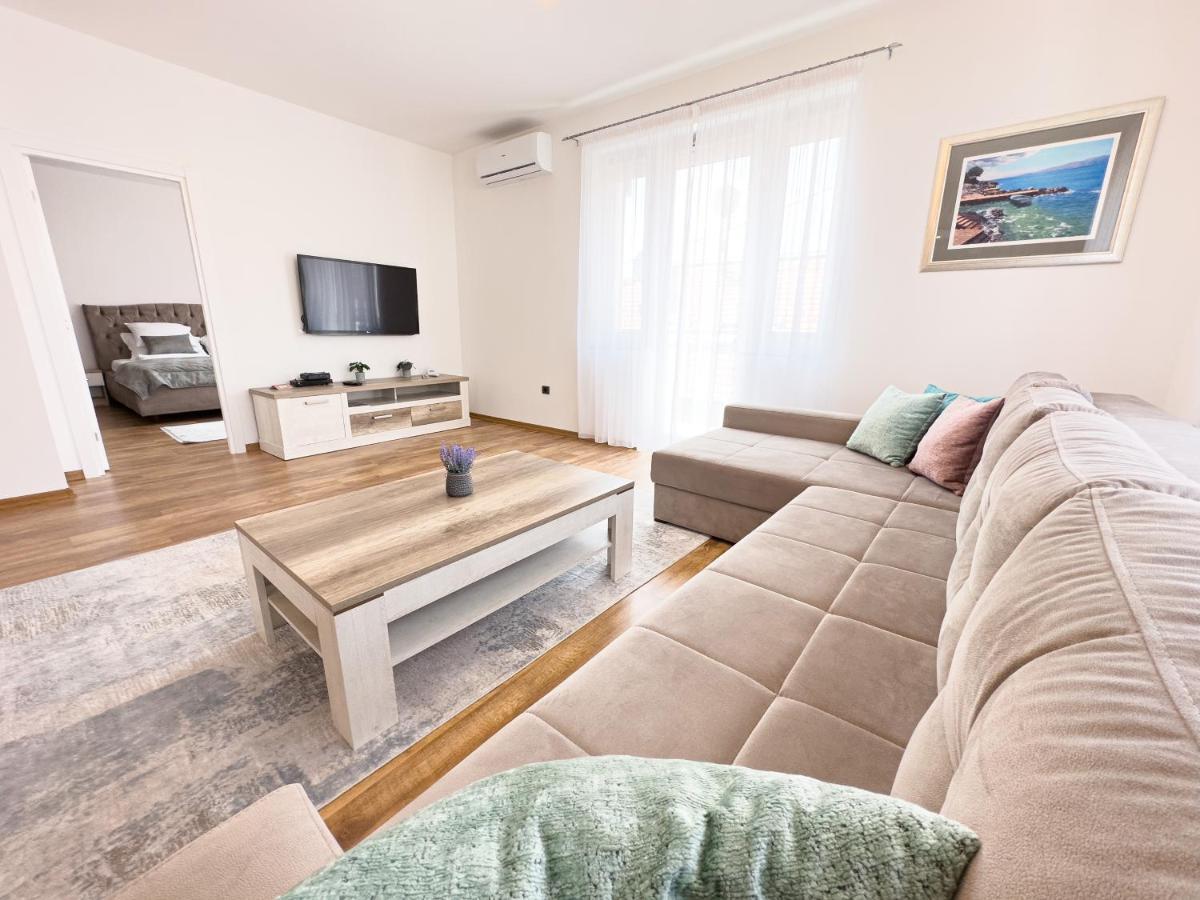 Luxurious And Cosy Brick Apartment - Free Private Parking Sarajevo Bagian luar foto