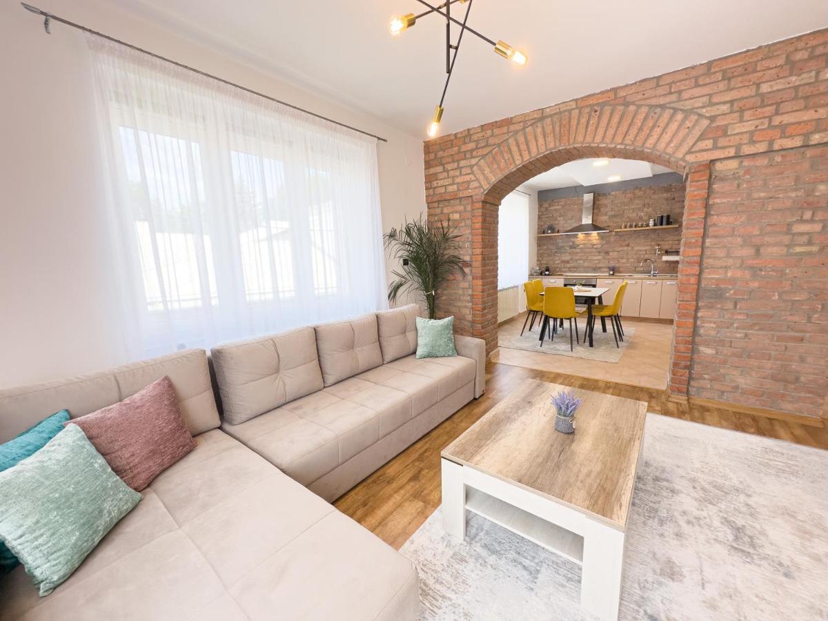 Luxurious And Cosy Brick Apartment - Free Private Parking Sarajevo Bagian luar foto