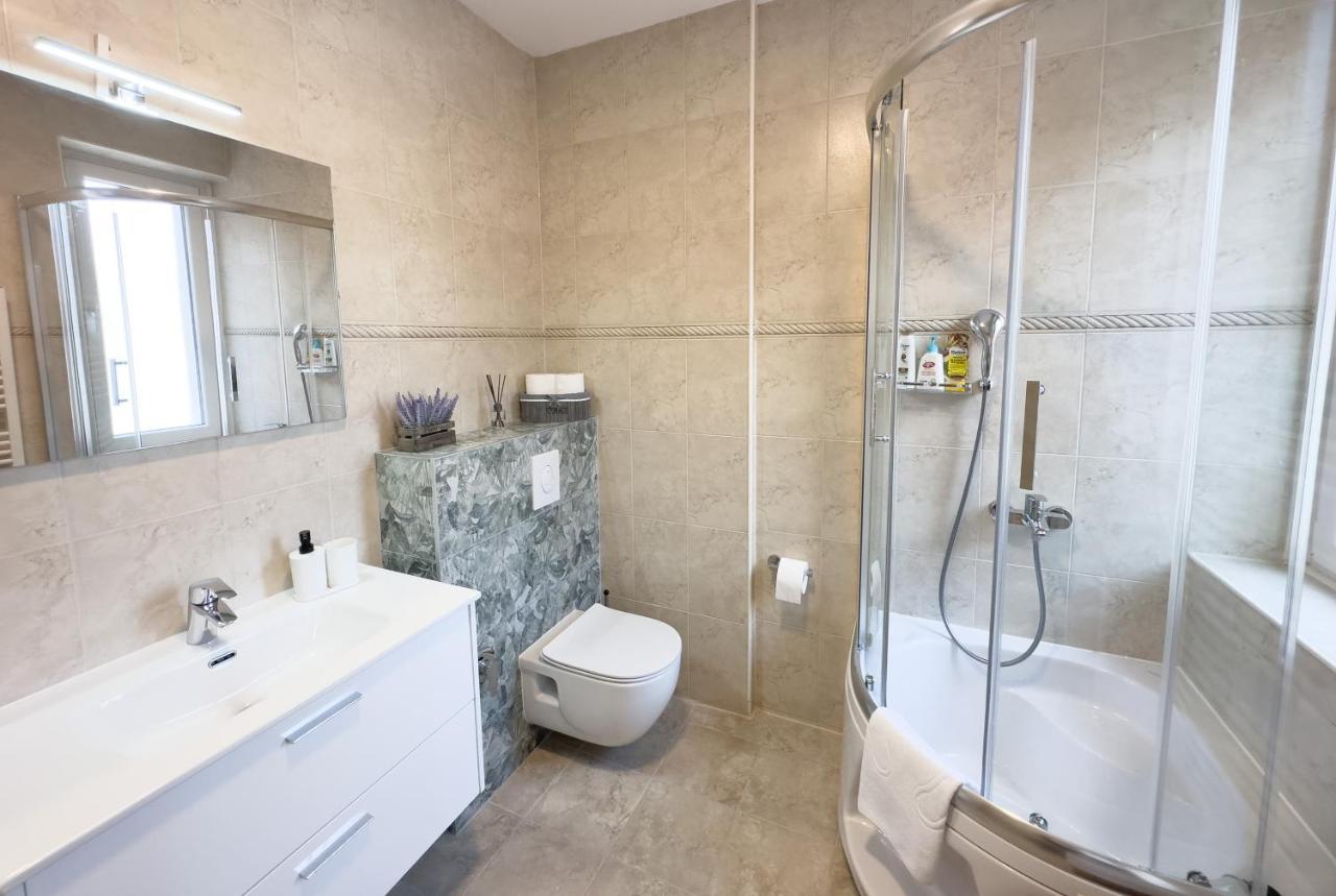 Luxurious And Cosy Brick Apartment - Free Private Parking Sarajevo Bagian luar foto