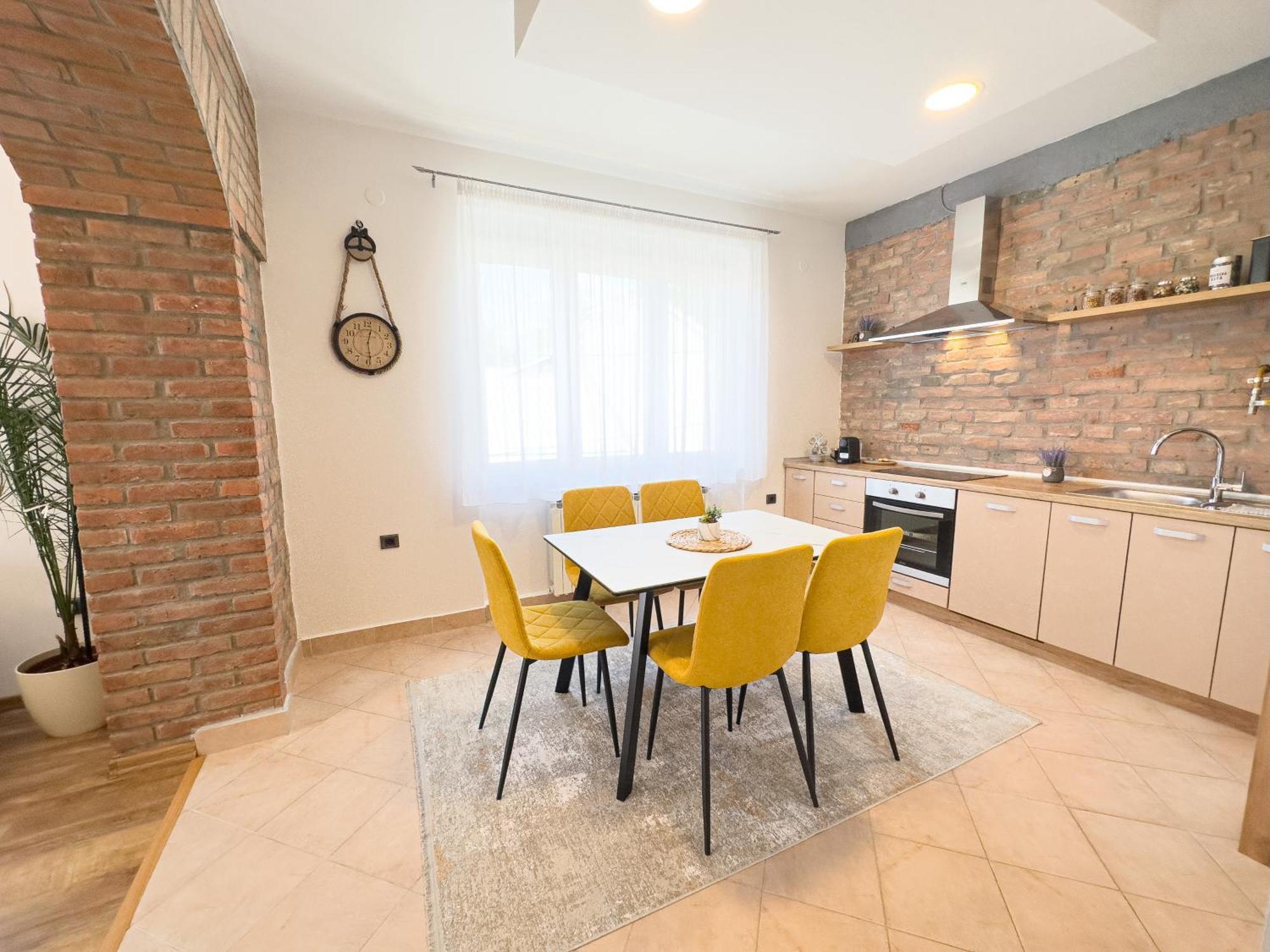 Luxurious And Cosy Brick Apartment - Free Private Parking Sarajevo Bagian luar foto